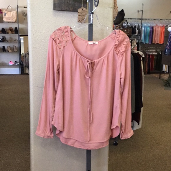 Mauve Lace shoulder top - Picture 1 of 3